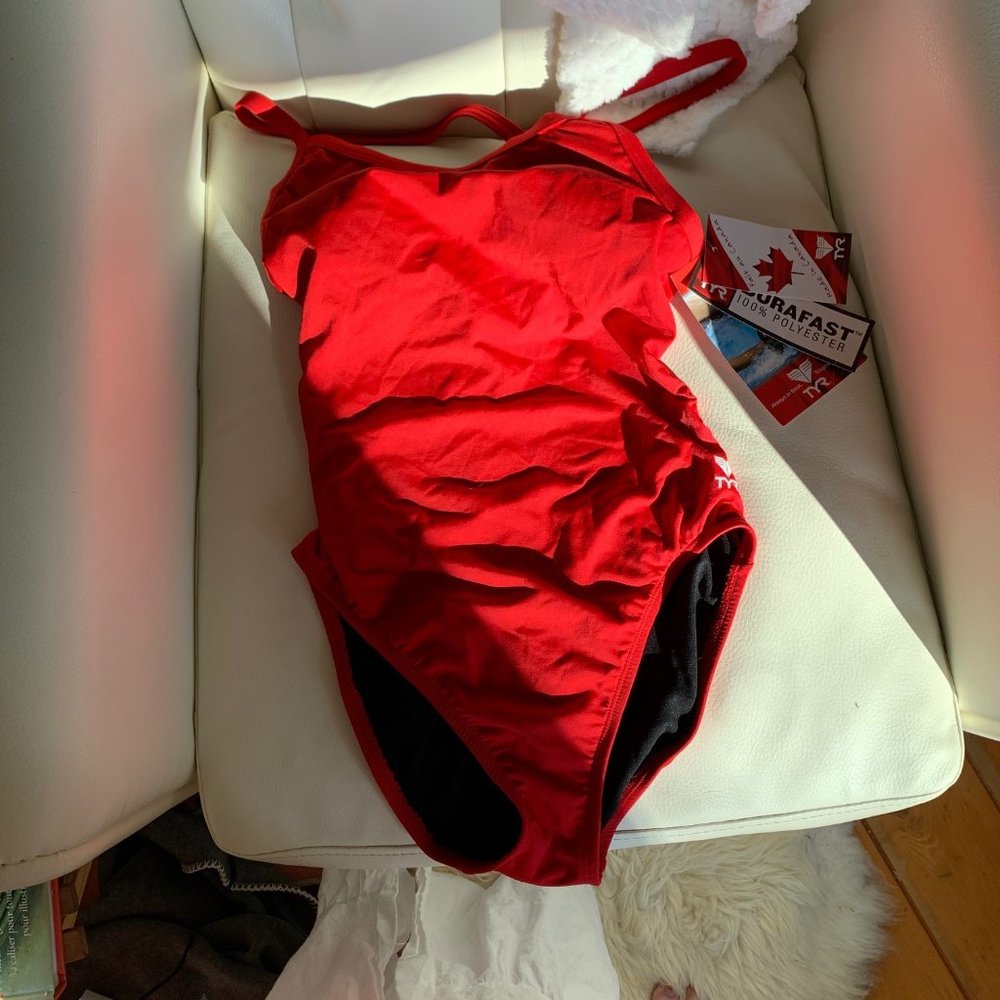 Swimsuit TYR, red. size 34.NWT.